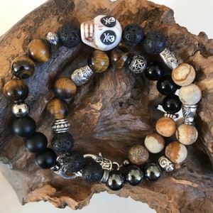Drive - Natural beaded bracelet, skulls and metal beads