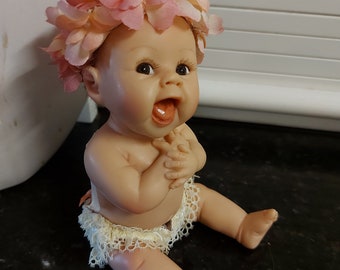 Lustiges Ashton Drake Baby aus Keramik, 14 cm groß
