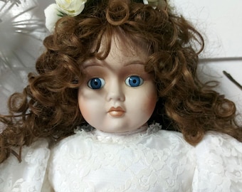 Belle grande poupée vintage en porcelaine, poupée de collection 62 cm (24,4") de haut