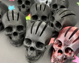 Prêt à expédier Misprint V3 Mohawk Skull Guitar Pick Holders Random