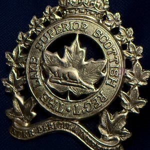 WW2 Canadian Lake Superior Scottish Regiment Cap Badge - vintage Canada