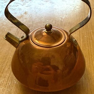 miniature small copper kettle -novelty shelf piece