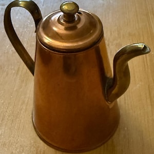 miniature small copper kettle -novelty shelf piece  - vintage Knick knack