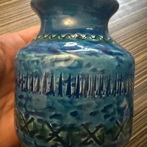 Kleine Keramikvase der Mid-Century-Modern-Serie „Sardenya“, basierend auf der Bitossi-Serie von Aldo Londi