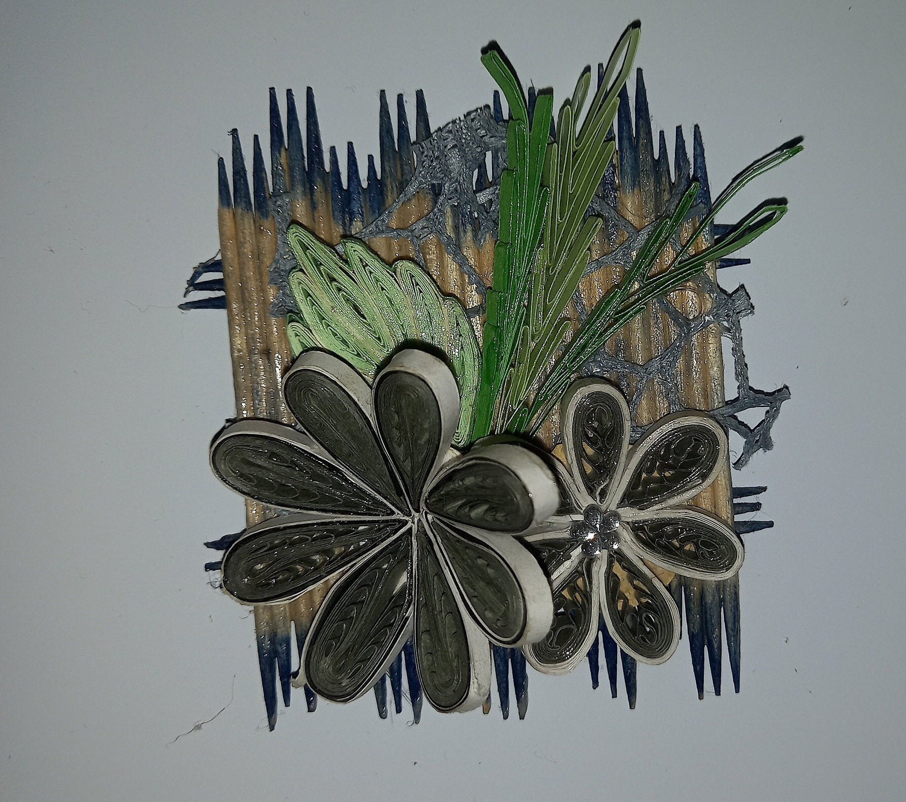 Magnet Frigo en Quilling Fleurs Grises