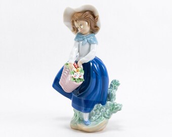 LLADRO #5222 Pretty Pickings Girl Porcelain Figurine 1983