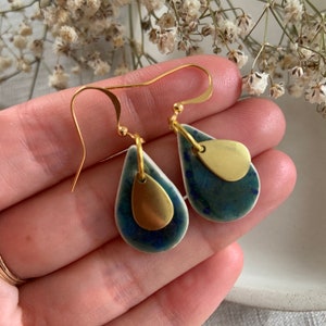 Pendientes de cerámica, colgantes geométricos de color verde azul crujido, pendientes de lágrima, pendientes de declaración, minimalistas, pendientes de gancho, boda de oro imagen 8