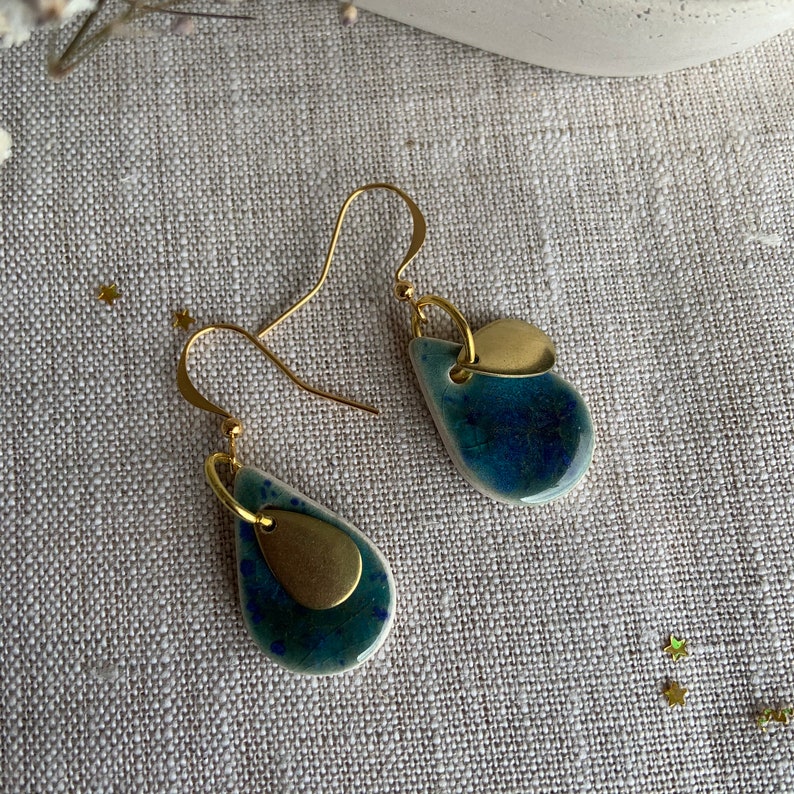 Pendientes de cerámica, colgantes geométricos de color verde azul crujido, pendientes de lágrima, pendientes de declaración, minimalistas, pendientes de gancho, boda de oro imagen 6