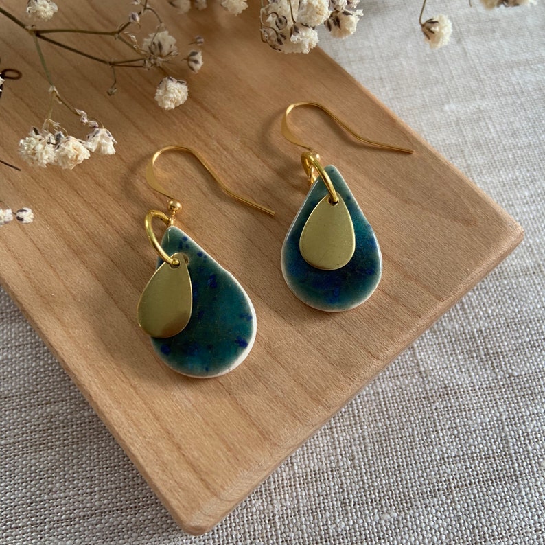 Pendientes de cerámica, colgantes geométricos de color verde azul crujido, pendientes de lágrima, pendientes de declaración, minimalistas, pendientes de gancho, boda de oro imagen 4