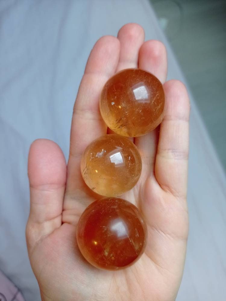 Sphère de Calcite Miel Hq 3cm