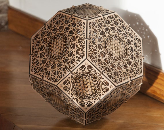 Wooden lamp suspended or to be laid- Shadow projection - Sacred geometry flower of life. Artisanal realization. Laser cutting.