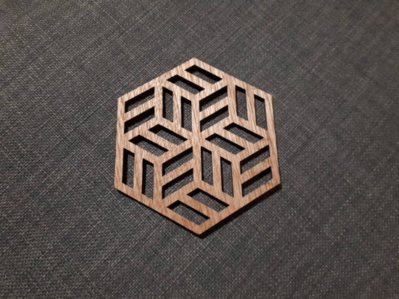 Geometric pattern wooden coasters, relaxation tea. Artisanal laser cutting.