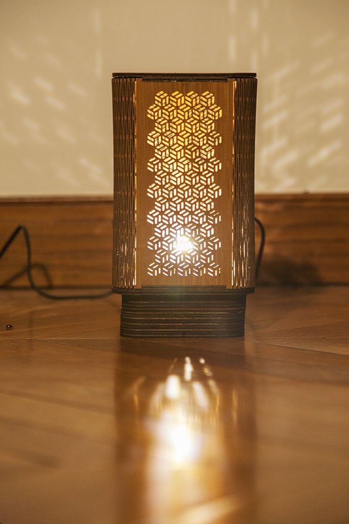 Lampe en Bois Style Japonaise Japandi, Motif Géométrique Japonais Découpe Laser Artisanale.