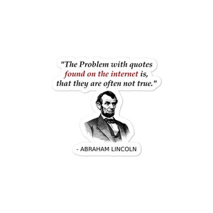 Op de afbeelding: Een witte sticker met een citaat van Abraham Lincoln. De quote, in zwarte en rode tekst, luidt: "Het probleem met citaten die op internet worden gevonden, is dat ze vaak niet waar zijn." Daaronder een zwart-wit portret van Lincoln.