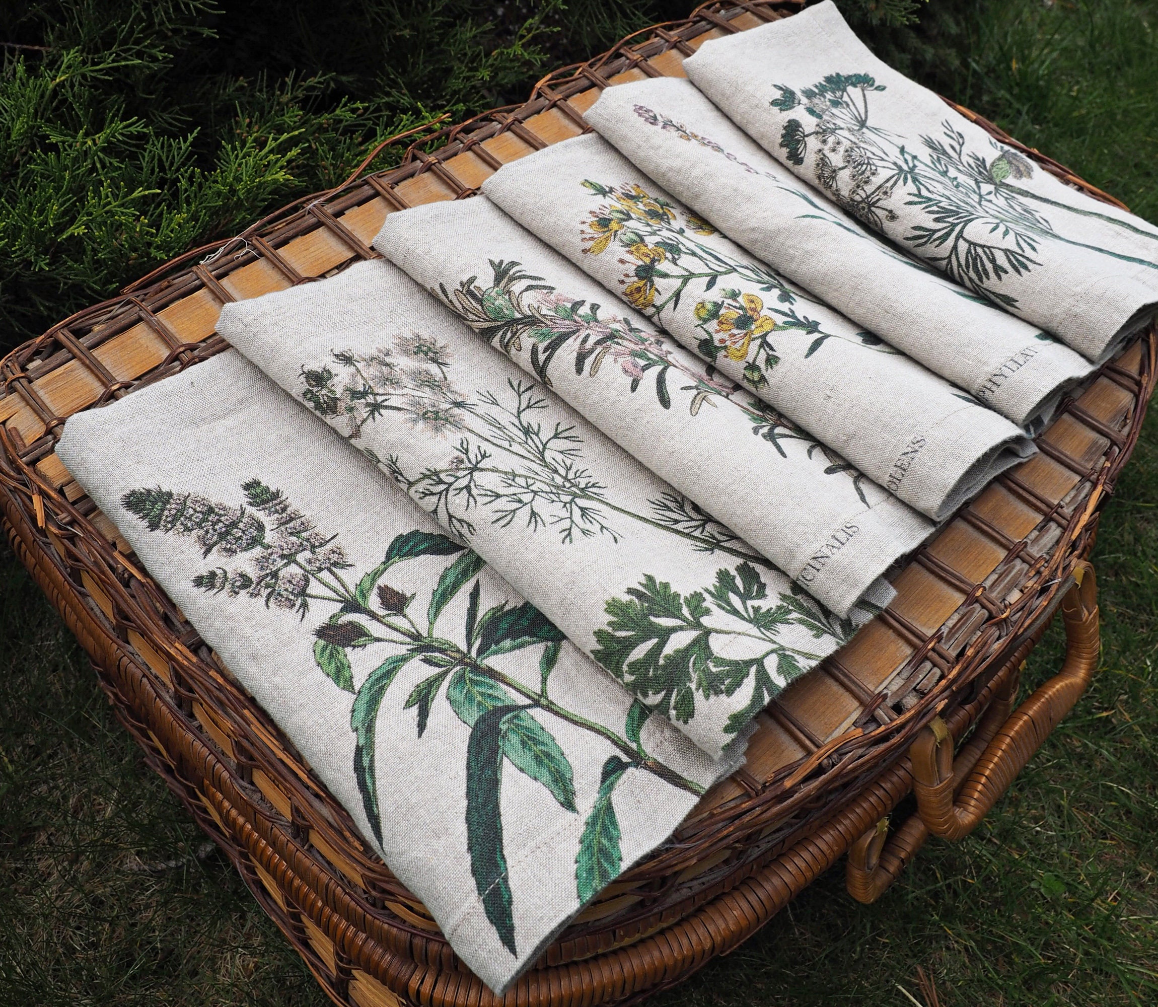 Set of 6 vintage cloth napkins flower print funky serving tableware settings yellow green dining table brown fun Set of 6 vintage cloth napkins flower print funky serving tableware settings yellow green dining table brown fun