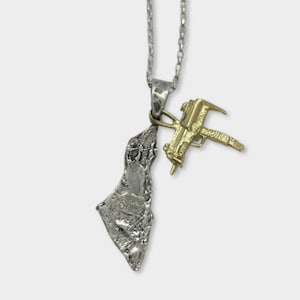 Carte d'Israël faite main en argent sterling 925 rustique martelé avec pistolet « Uzzi » plaqué or 14 carats, bijoux juifs israéliens symboliques
