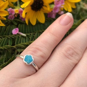 Everyday and Every Occasion Ring Contemporary 925 Sterling Silver and Turquoise V Shaped Ring for Women Hand Crafted Comfortable Band