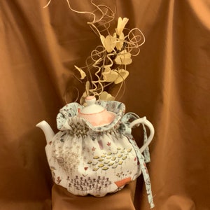 Flower garden teapot cozy