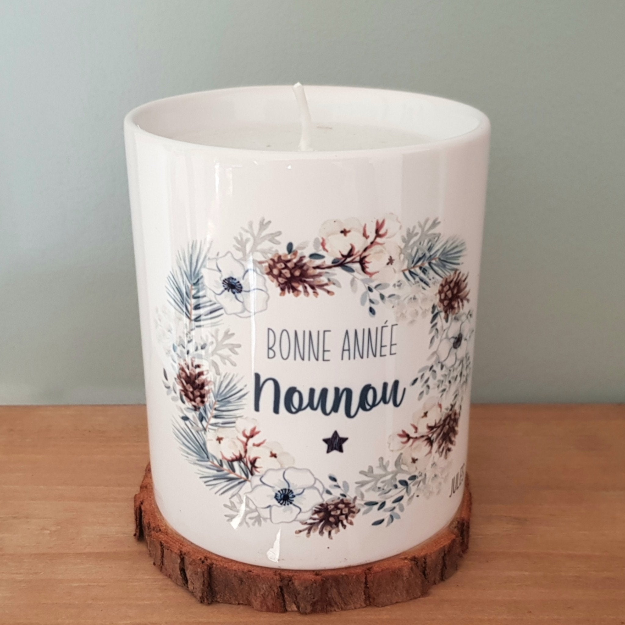 Bougie Personnalisée Nounou /Bonne Année Nounou/Bougie Couronne Pin et Fleur Coton/Bougie Nounou/Cad