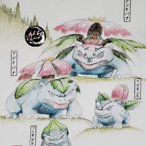 Peut inclure: Peinture à l'aquarelle de quatre stades différents d'un personnage Pokemon bleu et vert, connu sous le nom de "Venasaur", avec des étiquettes de texte japonaises. Le plus grand Venasaur tient une fleur rose avec des feuilles vertes.