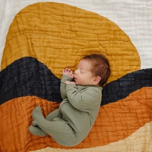 Sunset Reversible Baby Quilt Baby Girl and Baby Boy Vintage Blanket Neutral Baby Shower Nursery Decor Newborn Gift image 4
