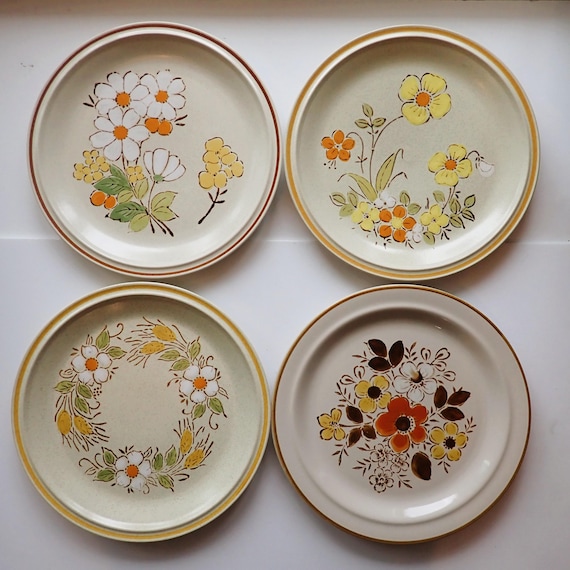 Vintage Mismatched Stoneware Dinner Plate Set of 4 Mix and Match Plates White and Beige with Green Yellow and Brown Flower Designs 1970s