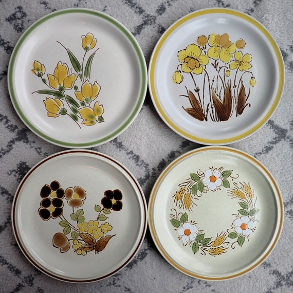 Vintage Mismatched Stoneware Dinner Plate Set of 4 Mix and Match Plates White and Beige with Green Yellow and Orange Flower Designs 1970s