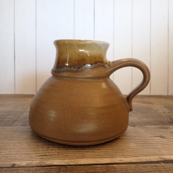 Vintage Wide Base No Spill Ceramic Stoneware Travel Mugs Spill Proof Volcano Shaped White and Tan Drip Mug Wide Bottom