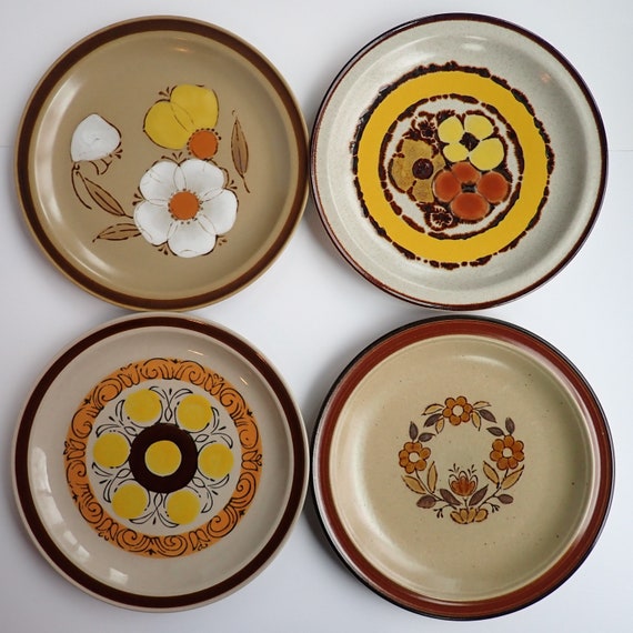 Vintage Mismatched Stoneware Dinner Plate Set of 4 Mix and Match Plates White and Beige with Brown Yellow and Orange Flower Designs 1970s