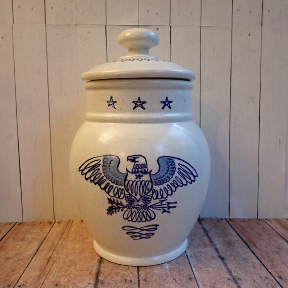 Vintage Metlox Poppytrail EAGLE PROVINCIAL Ceramic Canister & Lid White and Blue with Patriotic Eagle Shield Design