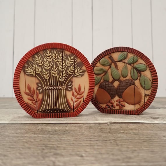 Vintage Hallmark Fall Salt and Pepper Shaker Set of 2 Plastic Shakers with Fall Wheat Acorn Designs Thanksgiving