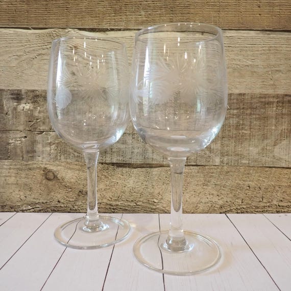 Vintage Rolf Icy Pines Christmas Curved Wine Glass Goblet Set of 2 Clear with Etched Pinecone and Evergreen Design