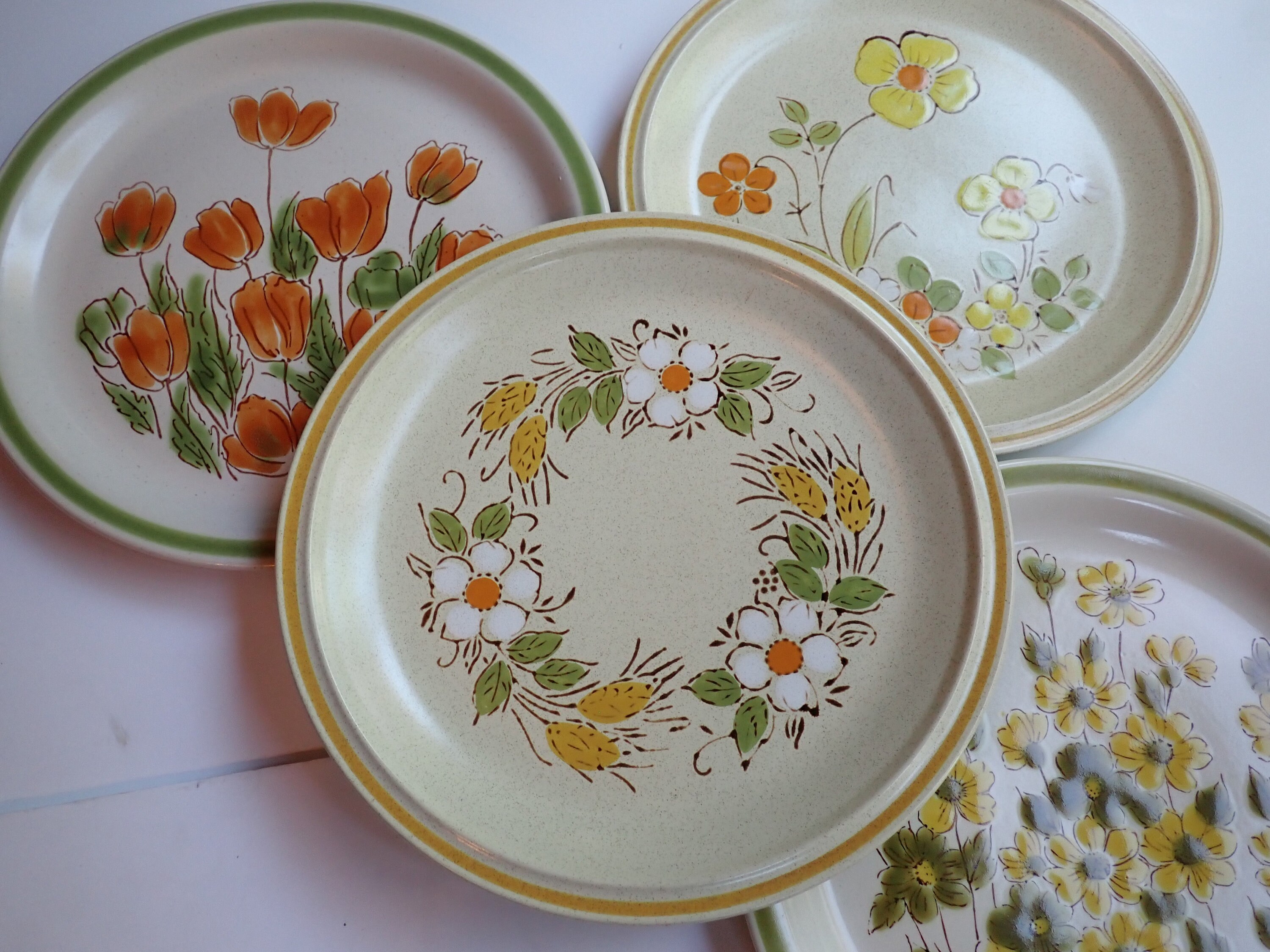 Vintage Mismatched Stoneware Dinner Plate Set of 4 Mix and Match Plates Tan with Green and