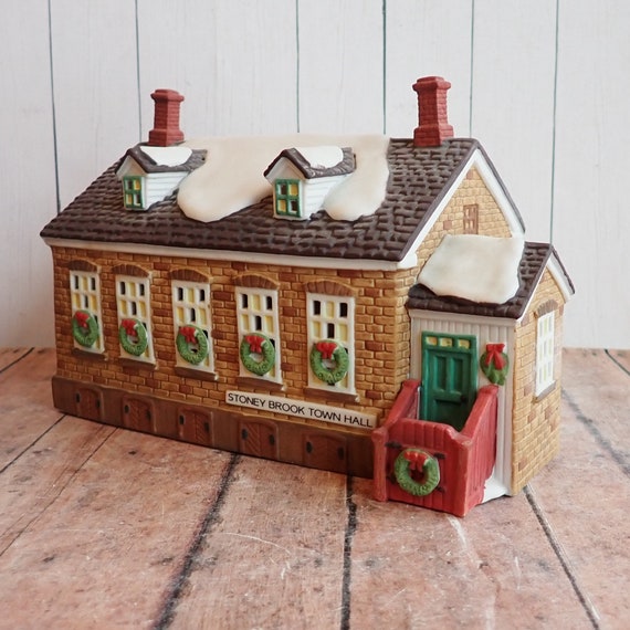 Dept 56 New England Village Stony Brook Town Hall Heritage Village Collection 1992 with Box