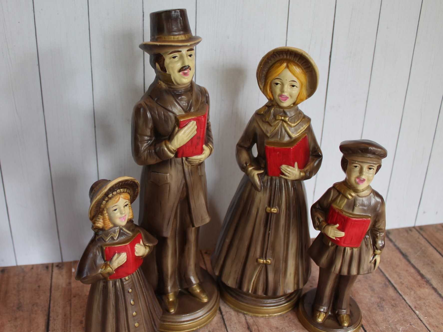 Christmas Caroler Family 