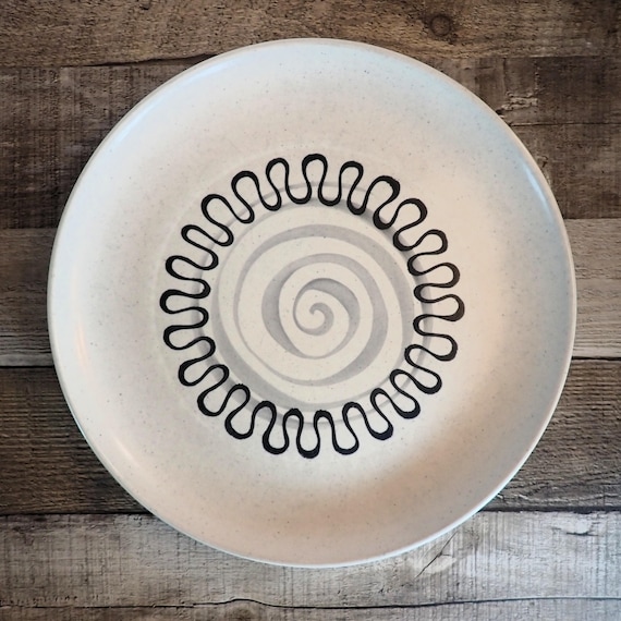 Vintage Metlox AZTEC Large Dinner Plate Set of 3 White with Black and Gray Wavy Line Tribal Design Poppy Trail