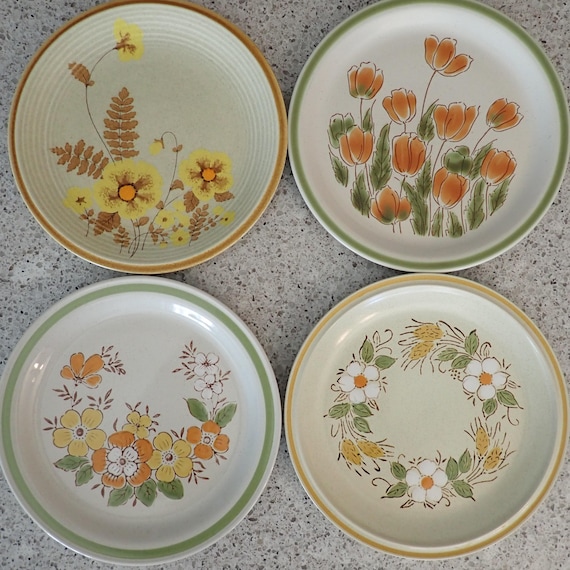 Vintage Mismatched Stoneware Dinner Plate Set of 4 Mix and Match Plates White and Beige with Green Yellow and Brown Flower Designs 1970s