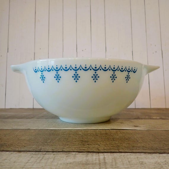 Vintage Pyrex Blue Snowflake Garland Cinderella Bowl 443 Blue and White 2.5 Quart Mixing Bowl
