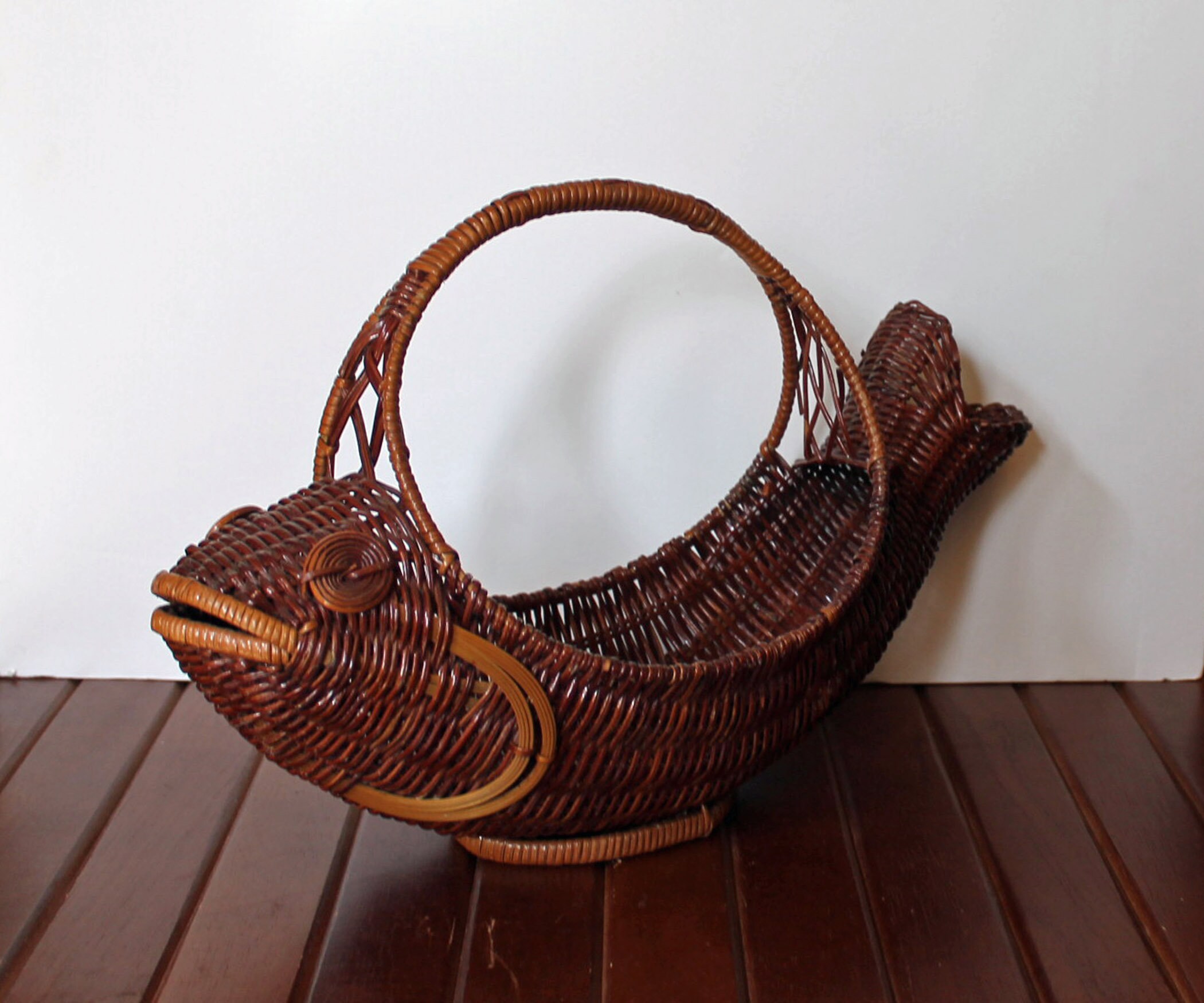 Vintage Wicker Woven Brown Fish Basket Bowl with Handle Free Shipping