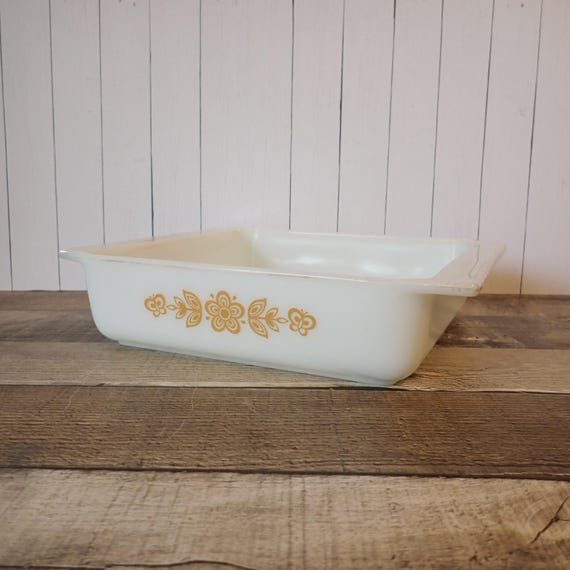 Vintage Corning Pyrex Butterfly Gold 922 Square Baker Loaf Pan 8x8 White Glass with Yellow Daisy Flowers Floral Design AS IS