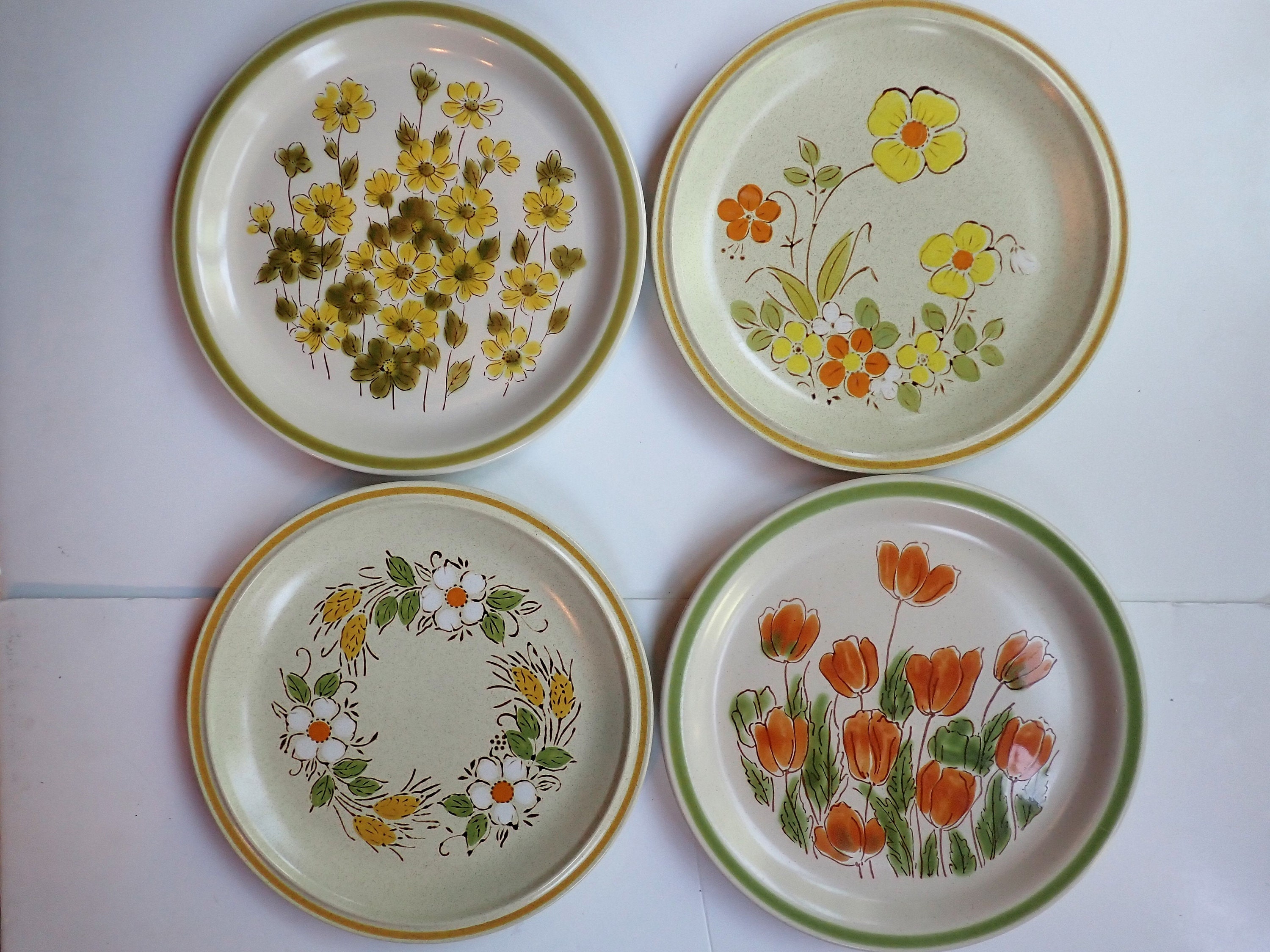 Vintage Mismatched Stoneware Dinner Plate Set of 4 Mix and Match Plates Tan with Green and