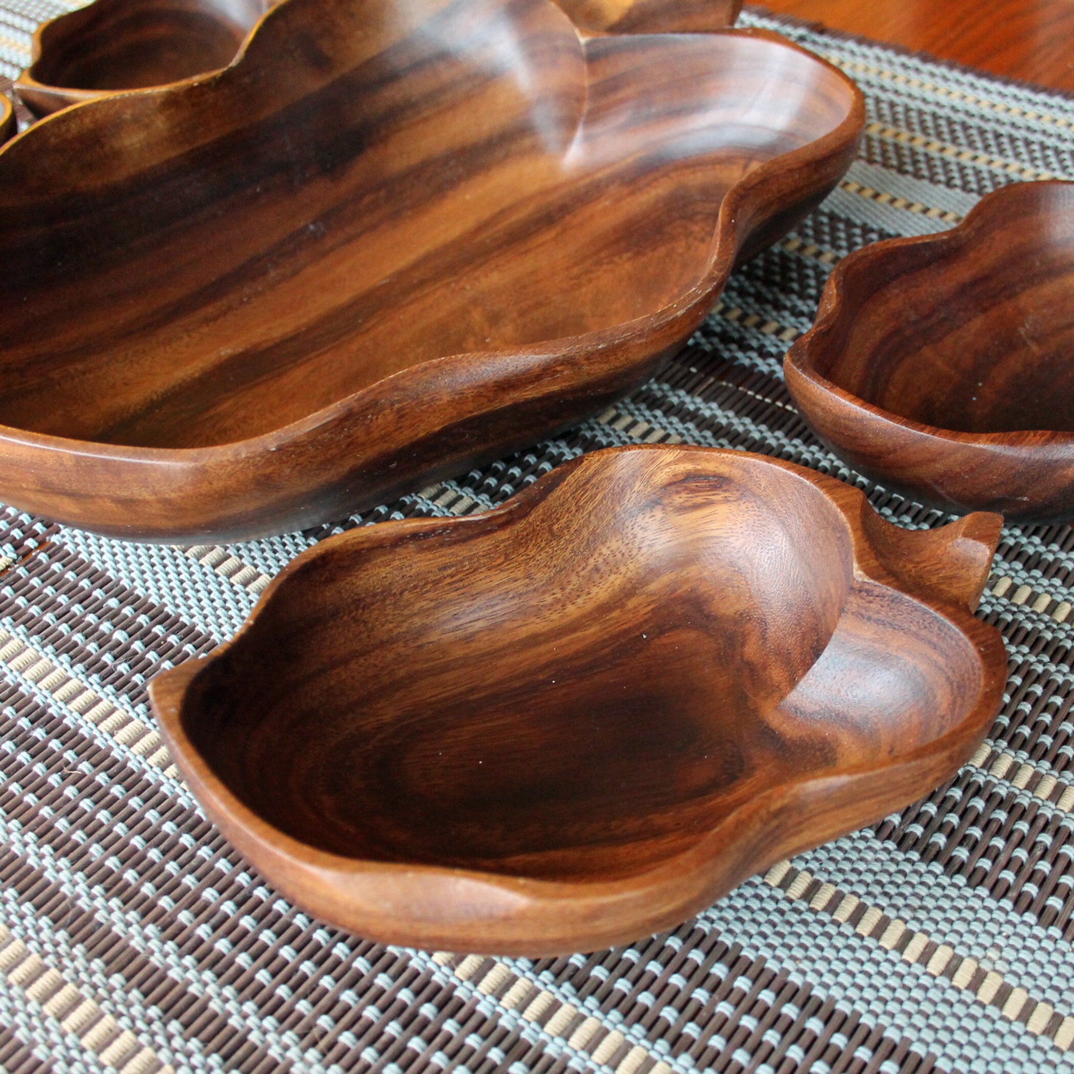 Vintage Wood Bowl Set of 5 Leaf Shaped Bowls with Large Serving Bowl