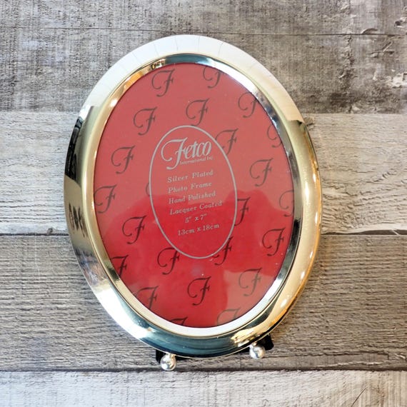 Vintage Brass Gold Oval Picture Photo Frame 5x7 Size Fetco