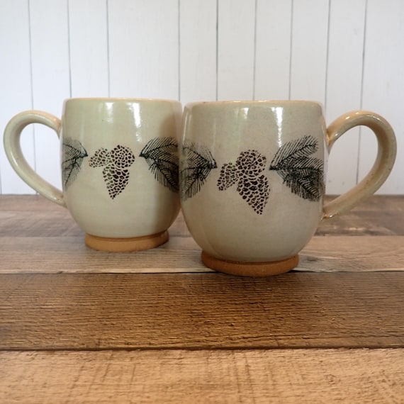 Vintage The Throwing Stone Pottery Christmas Mug Set of 2 with Evergreen and Pinecone Design Christmas Mugs