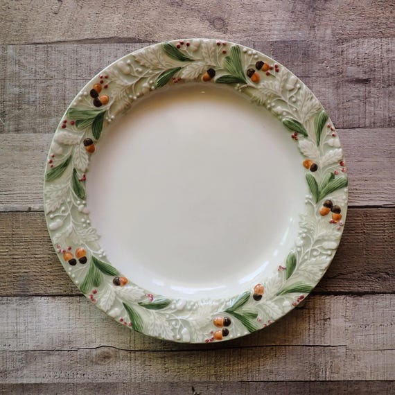 Vintage HARTSTONE Pottery Winter Garden Dinner Plate White Stoneware with Green Leaves and Berries