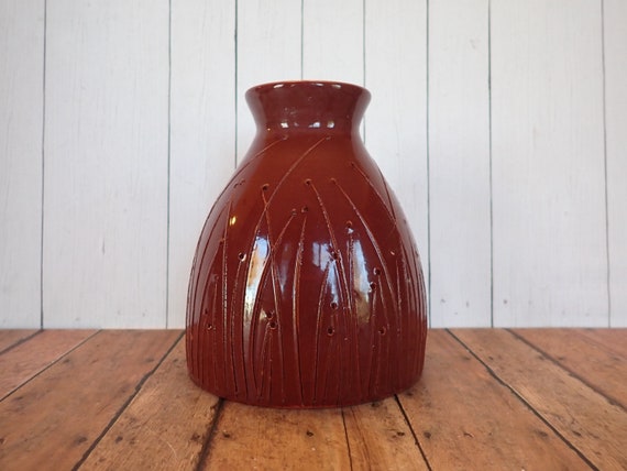 Vintage Diana Fayt Synergy Designs Stoneware Pottery Vase Rusty Orange Red with Etched Grass Stalk Design Made in Hungary