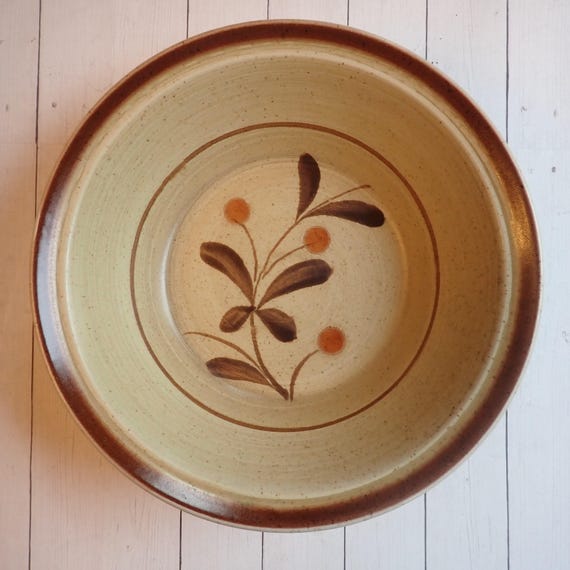 Vintage Premiere Potterskraft WILD BERRIES Stoneware 9" Round Vegetable Serving Bowl Tan with Brown Leaf and Pink Berry Design P5026