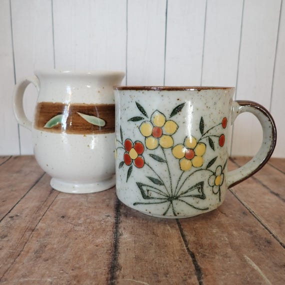 Vintage Stoneware Mug Set of 2 White Brown and Green Flower Floral Design Otagiri Style Mid Century Modern Pottery