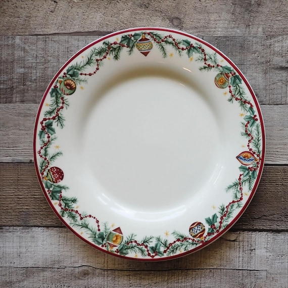 Vintage Pfaltzgraff HOLIDAY GARLAND Dinner Plate Set of 2 Plates Evergreen Boughs with Christmas Ornaments