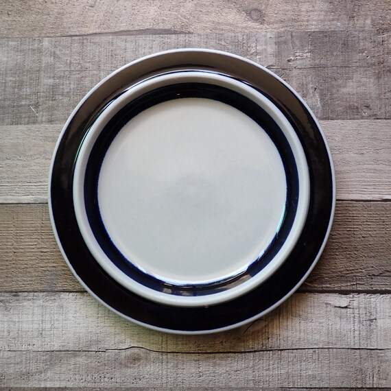 Vintage Arabia Finland Anemone Blue 10" Dinner Plate Set of 4 White Stoneware with Blue Glazed Band AS IS Scratches